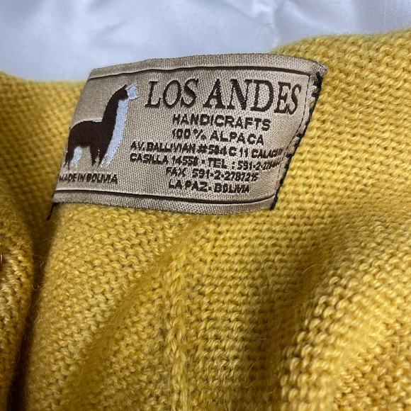 Los Andes Yellow Alpaca Poncho - Picture 11 of 14